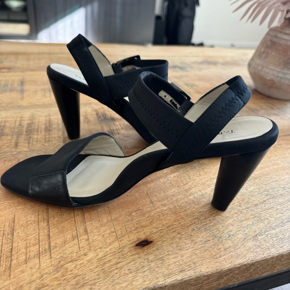 Taryn Rose Black Sandals - Picture 12 of 17